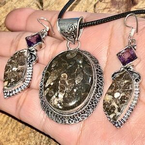 Turitella Agate Pendant & Earrings Set